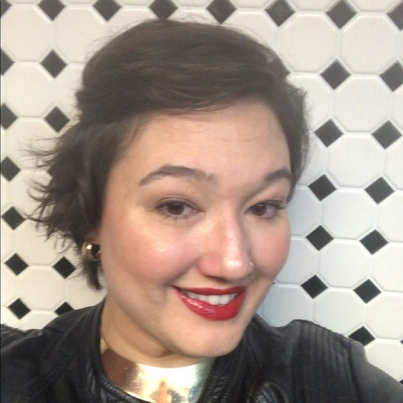 Meet your Posher, Julia - Picture 2 of 2